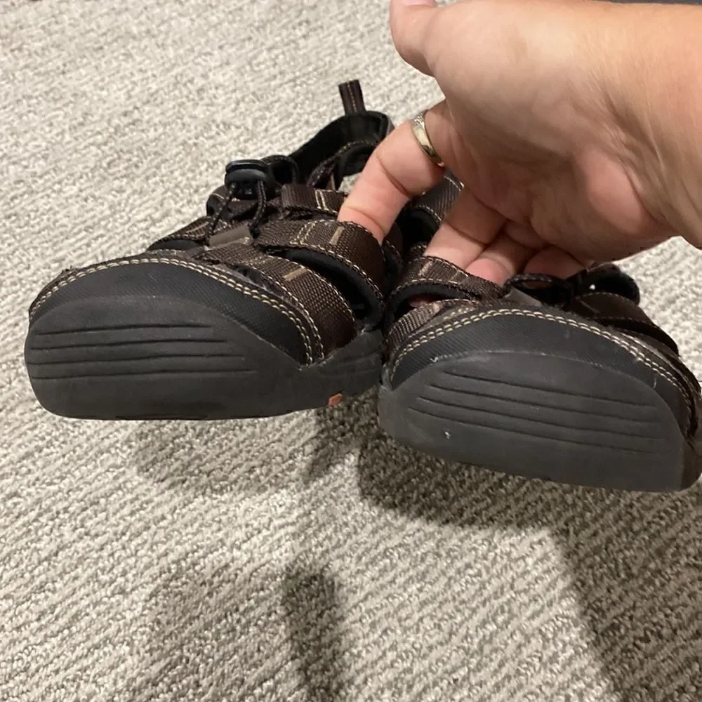 Gotcha sandals